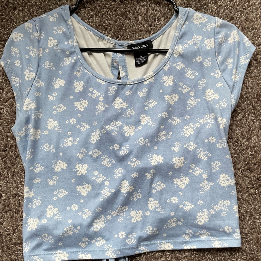 Crop top with back cutout
